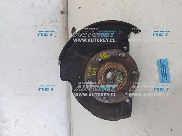 Muñón Con Masa Delantero Izquierdo (MUE129) Mitsubishi L200 2014 2.5 $70.000 + IVA