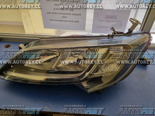 Optico delantero izquierdo Peugeot Bóxer con detalle en ganchos $30.000 mas IVA