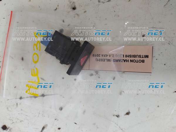 Boton Hazard (MLE031) Mitsubishi L200 2.4 4×4 2019 $15.000 + IVA