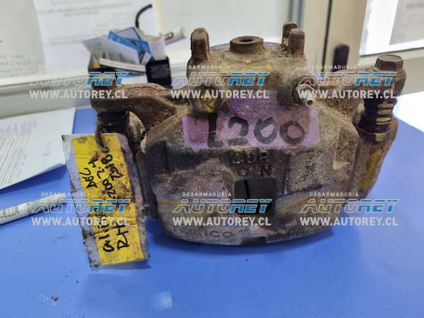 Caliper delantero derecho Mitsubishi L200 2.4 $30.000 mas IVA