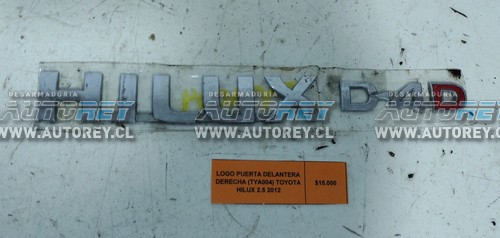 Logo Puerta Delantera Derecha (TYA004) Toyota Hilux 2.5 2012 $15.000 + IVA