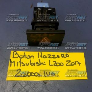 Botón hazard Mitsubishi L200 2016 al 2019 $15.000 más iva