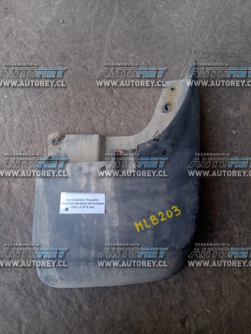 Bota Barro Trasero Derecho (MLB203) Mitsubishi L200 2.5 2015 4×4 $18.000 + IVA