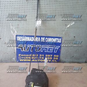 Chapa puerta trasera izquierda Toyota Tundra 2011 $25.000 más IVA