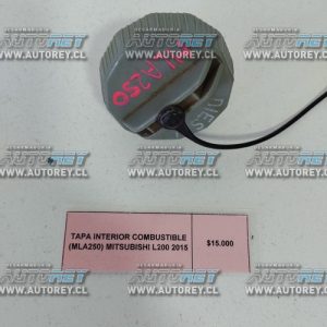 Tapa Interior Combustible (MLA250) Mitsubishi L200 2015 $15.000 + IVA