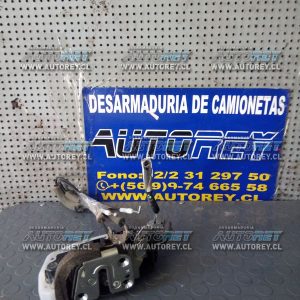 Chapa puerta trasera derecha Nissan NP300 $25.000 mas iva (3)