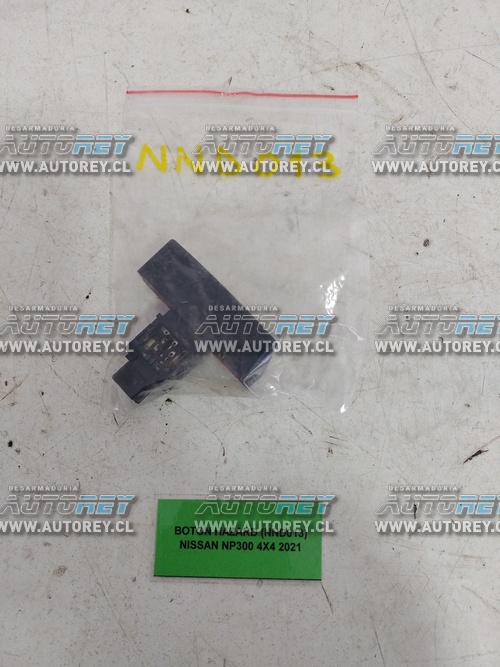 Botón Hazard (NND013) Nissan Np300 4×4 2021 $15.000 + IVA