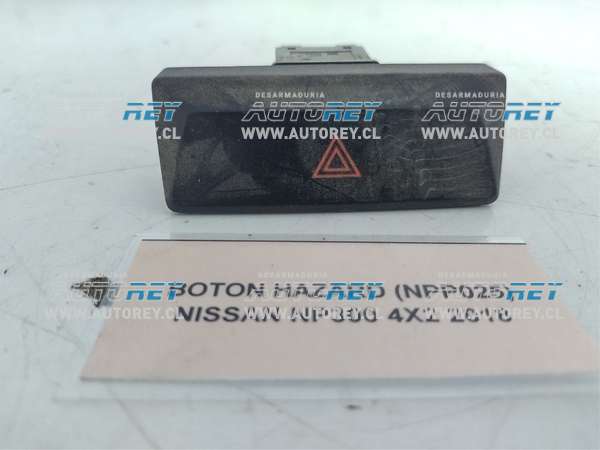 Botón Hazard (NPP025) Nissan NP300 4×2 2018 $10.000 + IVA