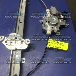 Cremallera alzavidrio puerta delantera derecha Nissan NP300 $40.000+IVA (2)