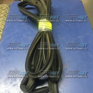 Goma contorno pilar puerta trasera derecha Nissan NP300 $10.000+IVA