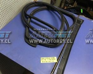 Goma contorno puerta trasera izquierda Nissan NP300 $10.000+IVA