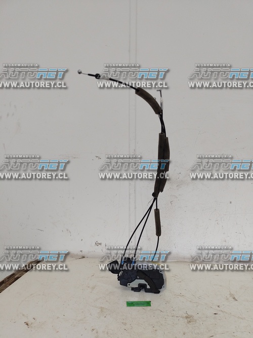 Chapa Puerta Delantera Derecha (NND049) Nissan Np300 4×4 2021 $25.000 + IVA