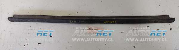 Moldura Lame Vidrio Puerta Delantera Derecha (CNY077) Chevrolet N300 2015 $15.000 + IVA