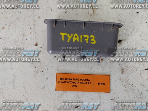 Moldura Tapiz Puerta (TYA173) Toyota Hilux 2.5 2012 $5.000 + IVA