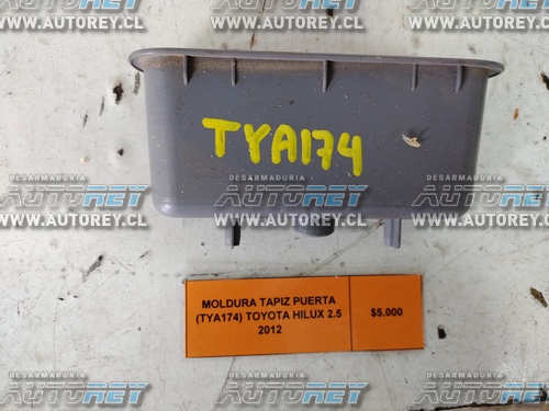 Moldura Tapiz Puerta (TYA174) Toyota Hilux 2.5 2012 $5.000 + IVA