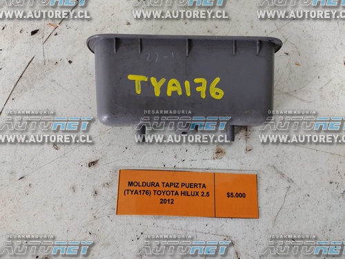 Moldura Tapiz Puerta (TYA176) Toyota Hilux 2.5 2012 $5.000 + IVA