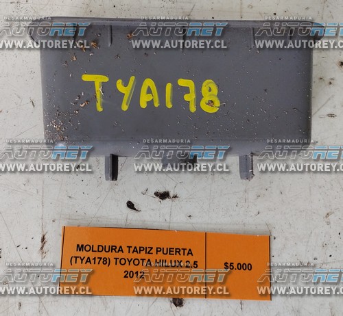 Moldura Tapiz Puerta (TYA178) Toyota Hilux 2.5 2012 $5.000 + IVA