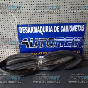 Goma contorno puerta delantera derecha Great Wall Wingle $10.000+IVA (2)