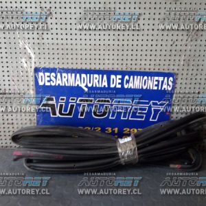 Goma contorno puerta delantera izquierda Great Wall Wingle $10.000+IVA (2)