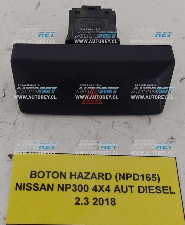 Botón Hazard (NPD165) Nissan NP300 4×4 AUT Diesel 2.3 2018 $10.000 + IVA