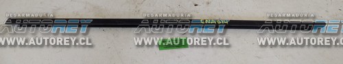 Moldura Lame Vidrio Puerta Delantera Izquierda (CNA014) Chevrolet N400 2022 $15.000 + IVA