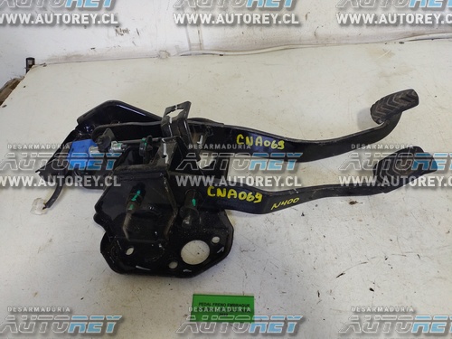 Pedal Freno Embrague (CNA069) Chevrolet N400 2022 $30.000 + IVA