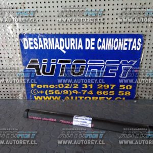 Moldura lame vidrio puerta trasera derecha Nissan Navara $10.000 mas iva