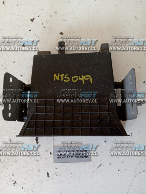 Consola Inferior Tablero (NTS049) Nissan Terrano 2.5 2012 Mexicana $10.000 + IVA