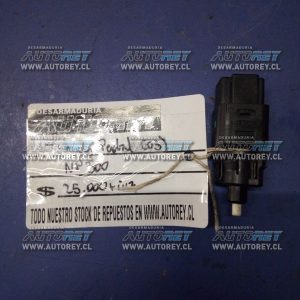 Switch freno Nissan np300 $10.000 más IVA (3)