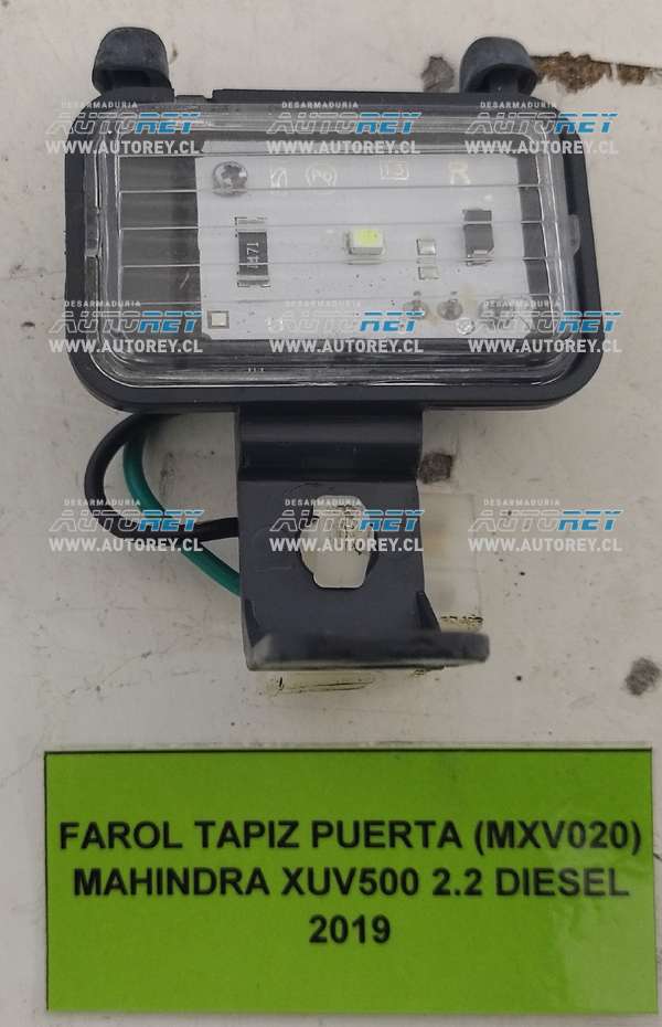 Farol Tapiz Puerta (MXV020) Mahindra XUV500 2.2 Diesel 2019 $5.000 + IVA