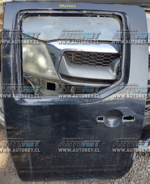 Puerta Trasera Izquierda (NNX001) Nissan Navara LE 2014 $60.000 + IVA