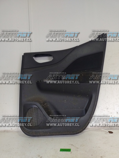 Tapiz Puerta Trasera Derecha (NND057) Nissan Np300 4×4 2021 $25.000 + IVA (PARCELA)