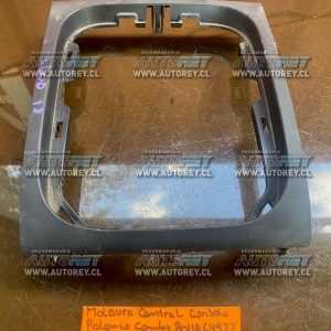 Moldura central consola cambio 8011A649ZZ Mitsubishi L200 2019 $10.000 mas iva