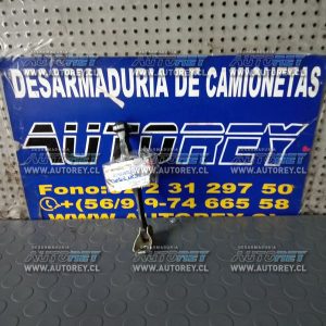 Trinquete puerta delantera derecha Nissan np300 2018 $10.000+IVA