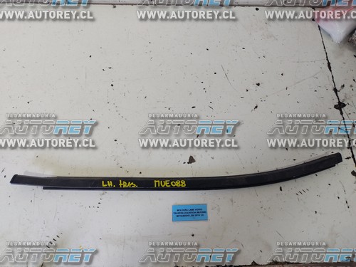 Moldura Lame Vidrio Trasera Izquierda (MUE088) Mitsubishi L200 2014 2.5 $10.000 + IVA