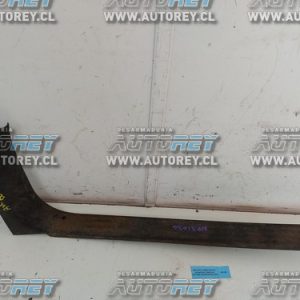 Moldura Cubre Zócalo Delantero Derecho (NP31036) Nissan NP300 2019 $10.000 + IVA