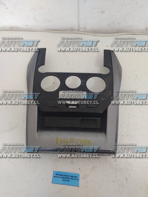 Moldura Radio Tablero (MNP093) Mahindra Pik Up 2.2 2020 4×4 $25.000 + IVA