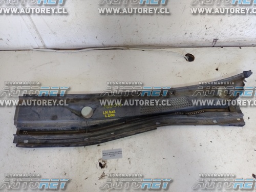 Rejilla Torpedo Izquierda (MLB047) Mitsubishi L200 2.5 2015 4×4 $15.000 + IVA