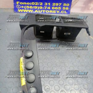 Moldura radio tablero sin hazard Ssangyong New Actyon $25.000 mas iva