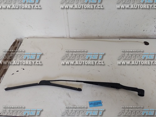 Plumilla Limpia Parabrisa Derecha (MUE012) Mitsubishi L200 2014 2.5 $13.000 + IVA