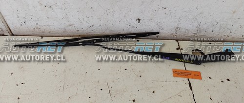 Plumilla Limpia Parabrisa Izquierda (NNX083) Nissan Navara LE 2014 $15.000 + IVA