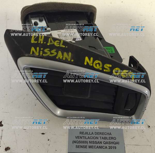 Rejilla Derecha Ventilación Tablero (NQS069) Nissan Qashqai Sense Mecánica 2019 $10.000 + IVA