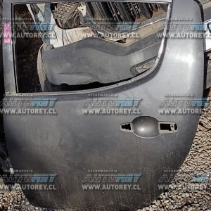 Puerta Trasera Izquierda (MLA2154) Mitsubishi L200 2.5 2015 $100.000 + IVA