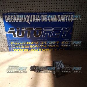 Trinquete puerta delantera derecha great wall Wingle 5 2014 $10.000+IVA