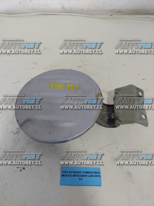 Tapa Exterior Combustible (MUE121) Mitsubishi L200 2014 2.5 $15.000 + IVA