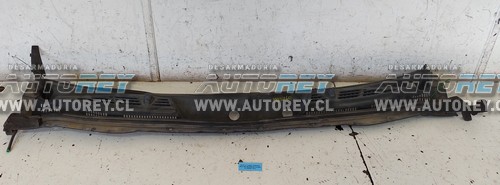 Rejilla Cubre Torpedo (MXU160) Mahindra XUV500 2.2 Diesel 2013 $30.000 + IVA