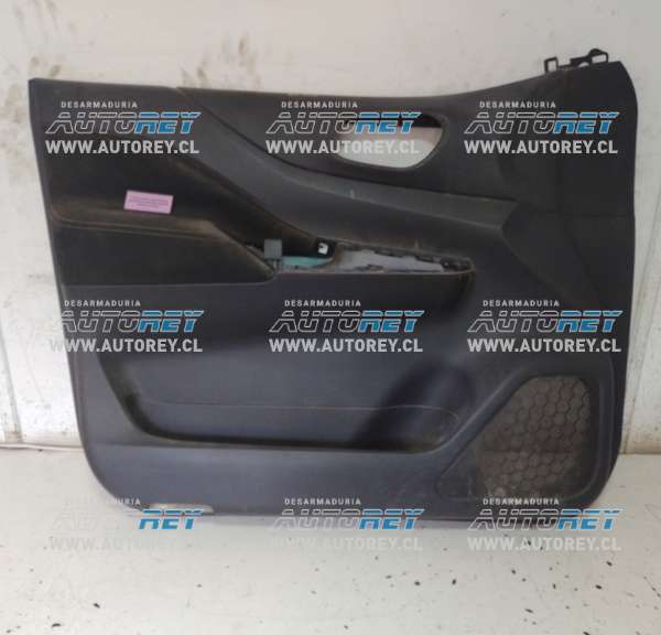 Tapiz Puerta Delantera Izquierda (NPP095) Nissan NP300 4X2 2018 $25.000 + IVA (Parcela)