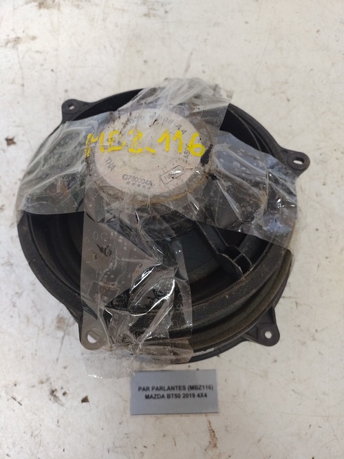 Par Parlantes (MBZ116) Mazda BT50 2019 4×4 $10.000 + IVA