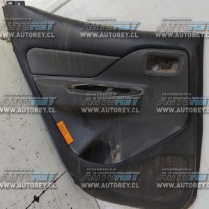 Tapiz Puerta Trasera Izquierda (MLK157) Mitsubishi L200 2.4 2018 $25.000 + IVA (P)