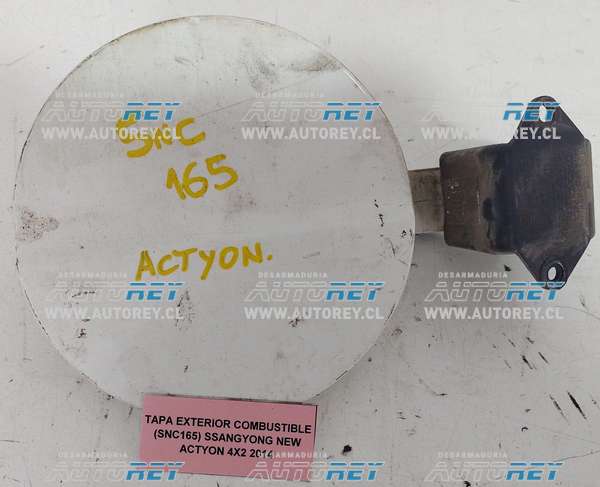 Tapa Exterior Combustible (SNC165) SSangyong New Actyon 4×2 2014 $18.000 + IVA.jpeg